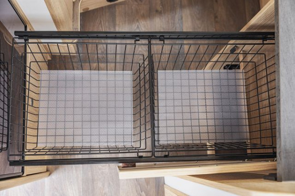 Paniers coulissants pour cuisine comprenant deux paniers métalliques avec tapis antidérapant